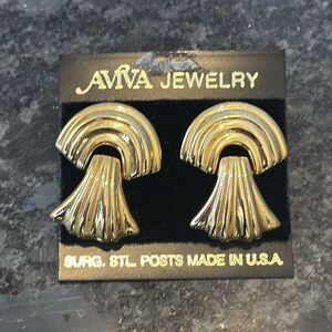 NEW Gold tone chunky hanging earrings